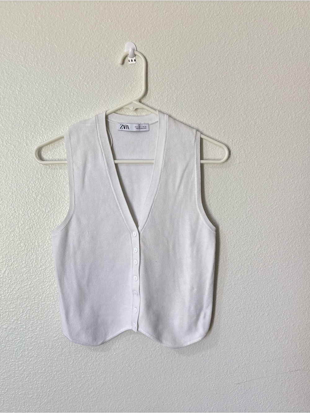 Zara White Knit V-Neck Button Front Vest